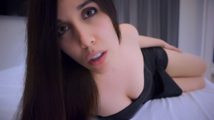 Tu madrastra te masturba antes de dormir