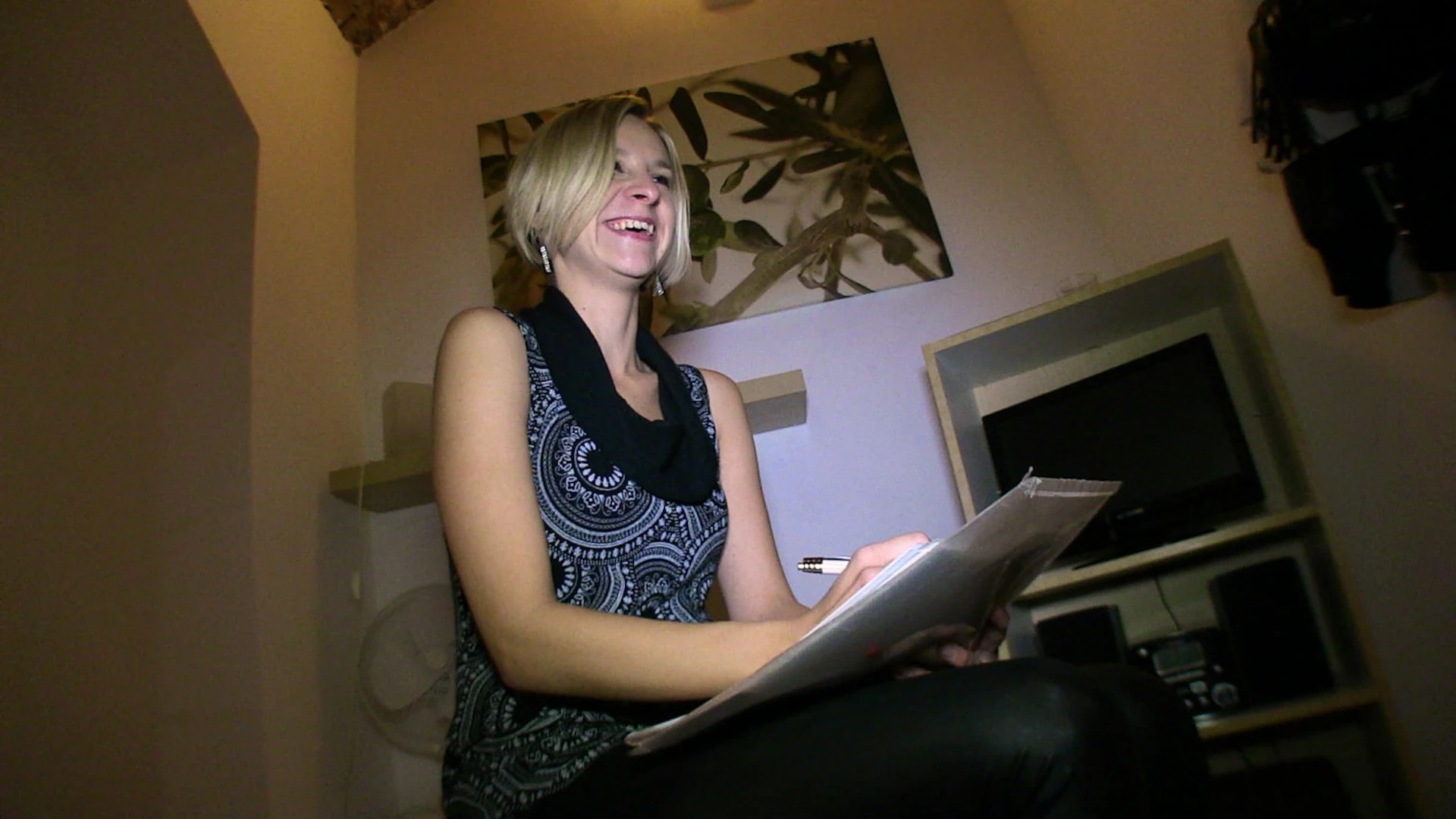 A Fake Modelling Gig Turns Into A Cum Facial