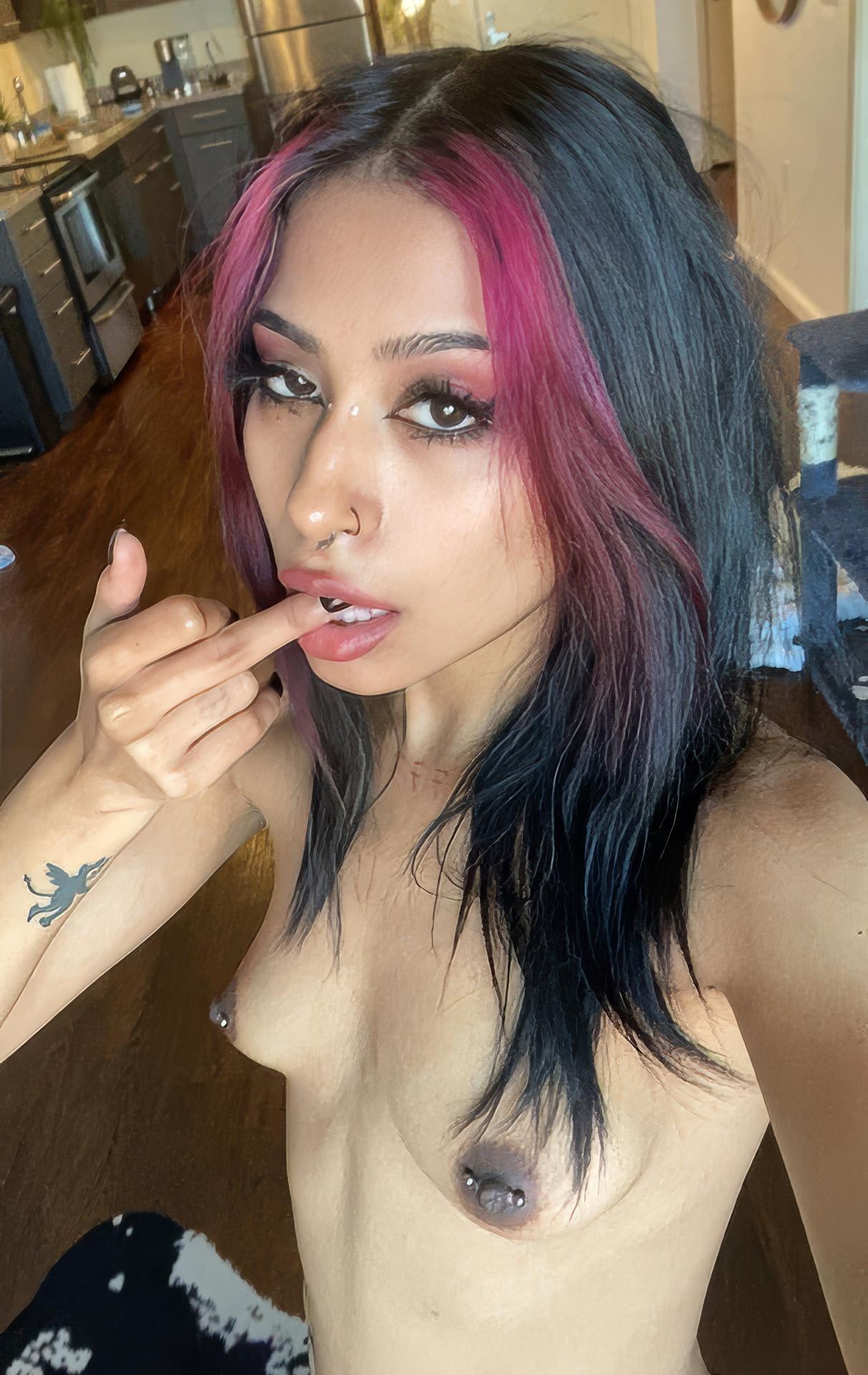 Venus Vera Hussie Pass