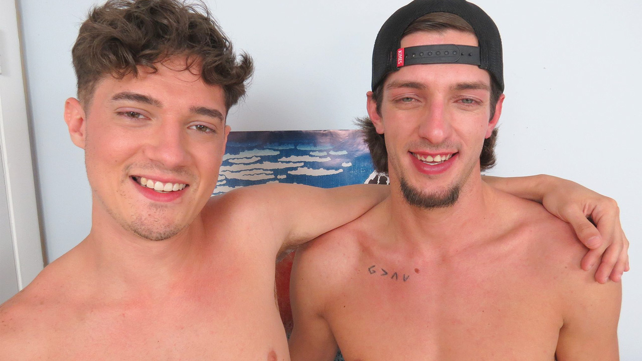 Horny Stud Mason Gives Twink Andy Bareback Creampie