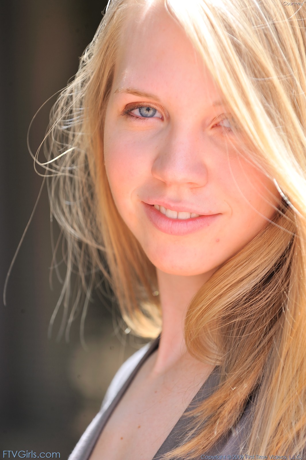 Photo HD Courtney May - 1