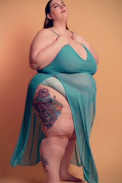 Photo HD Krissy Kurves - 4