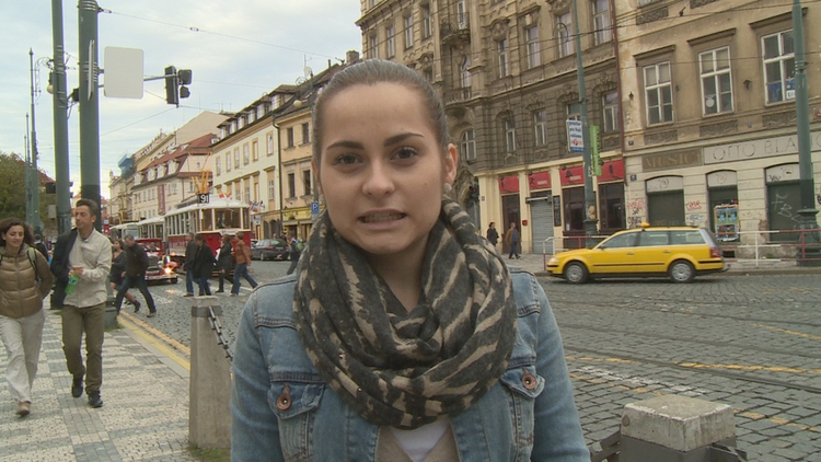 18 Y/O Fucks in Shrubbery