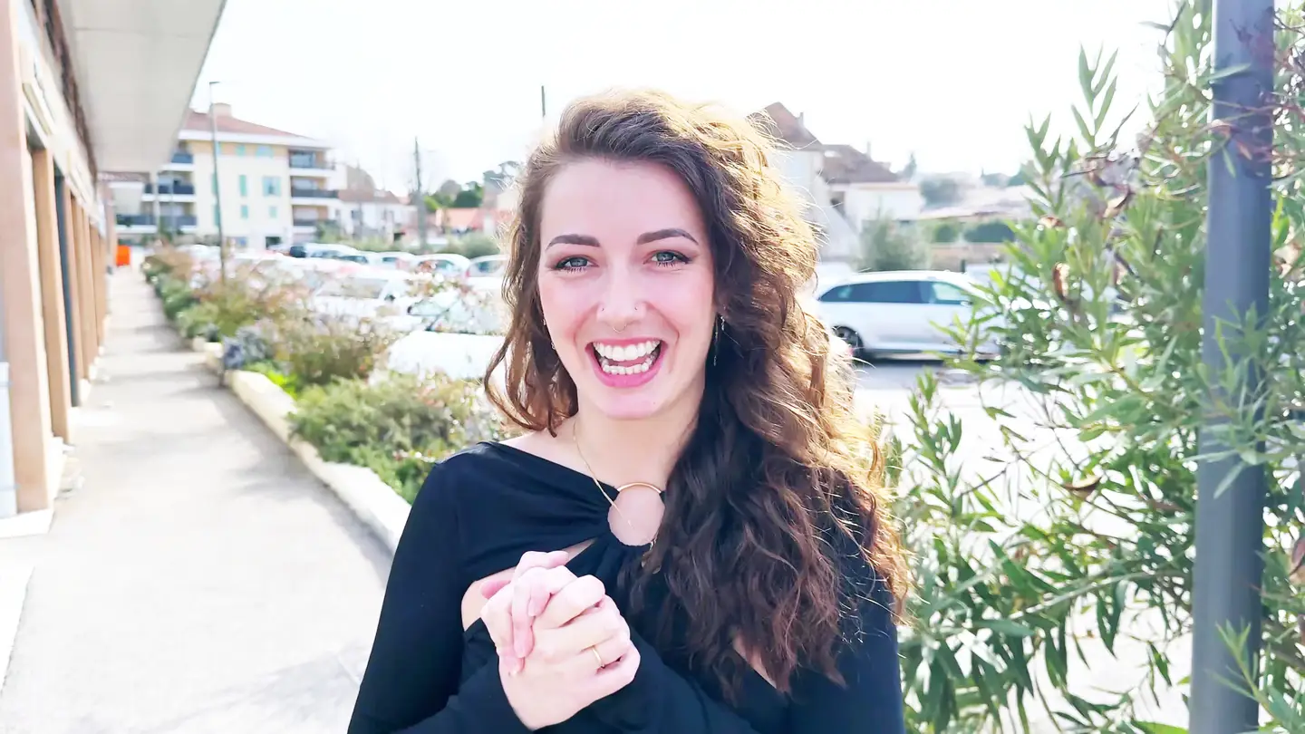 Livia, 27, has energy to spare!