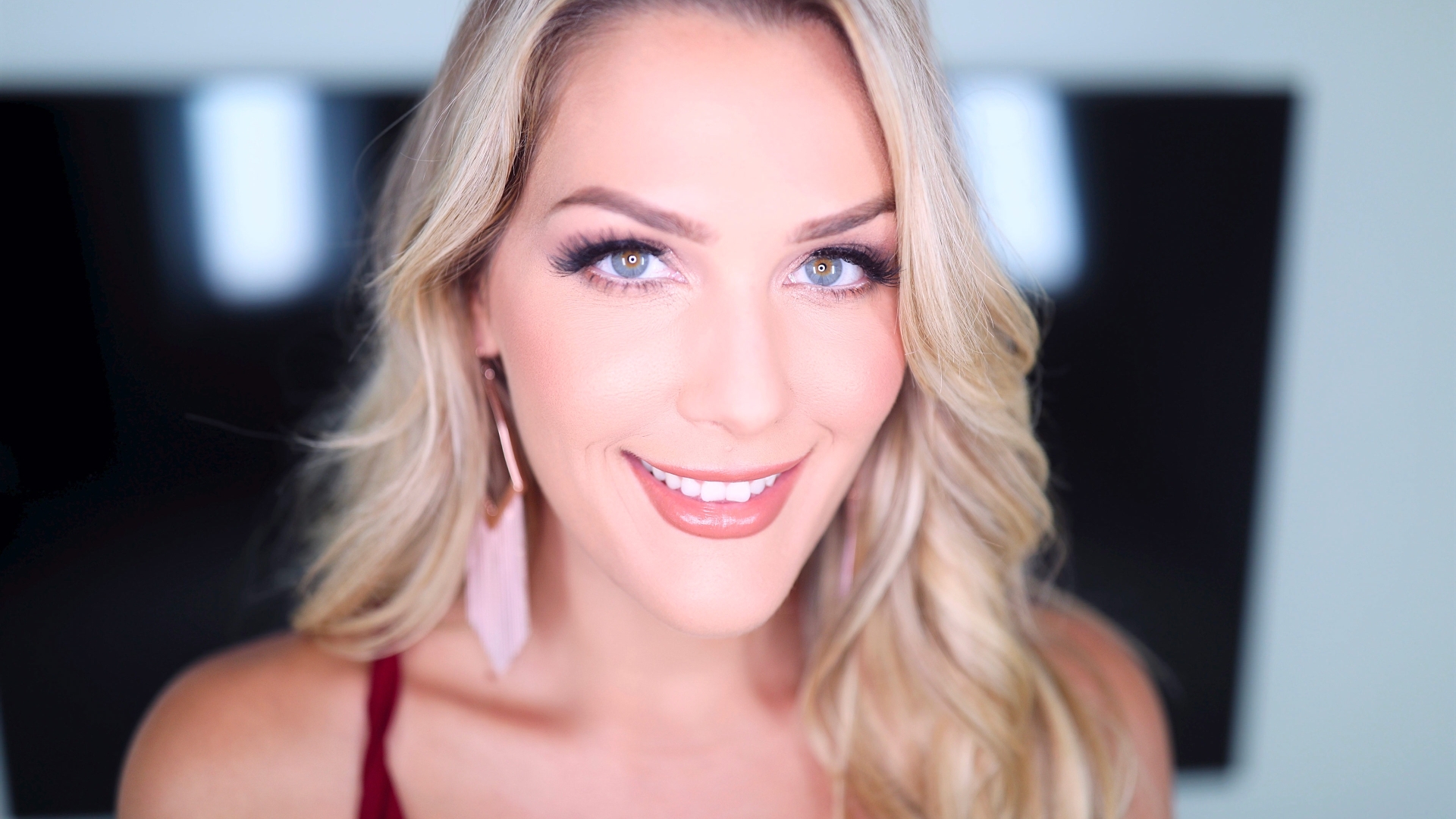 Amateur Allure Introduces Savvy Suxx, a Beautiful Blonde Loves it When a Guy Uses Her Mouth