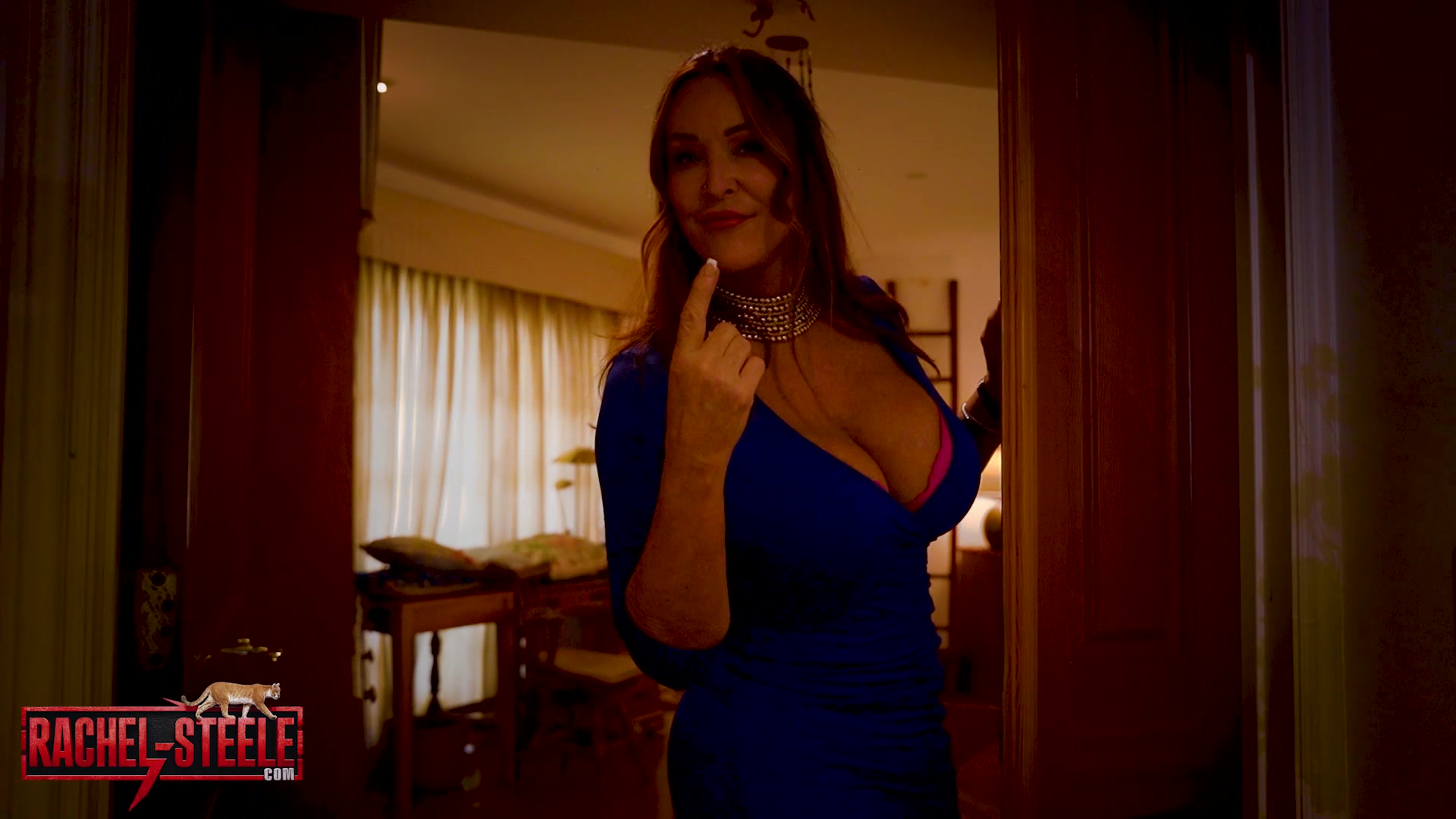 MILF1900 - MILF Boss Milks Assistant