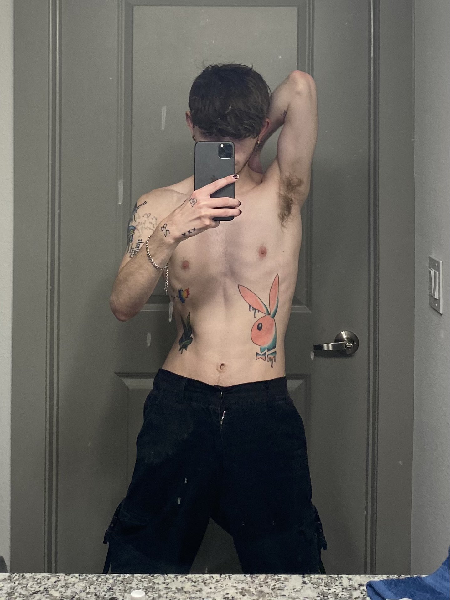 Photo HD August James - 2