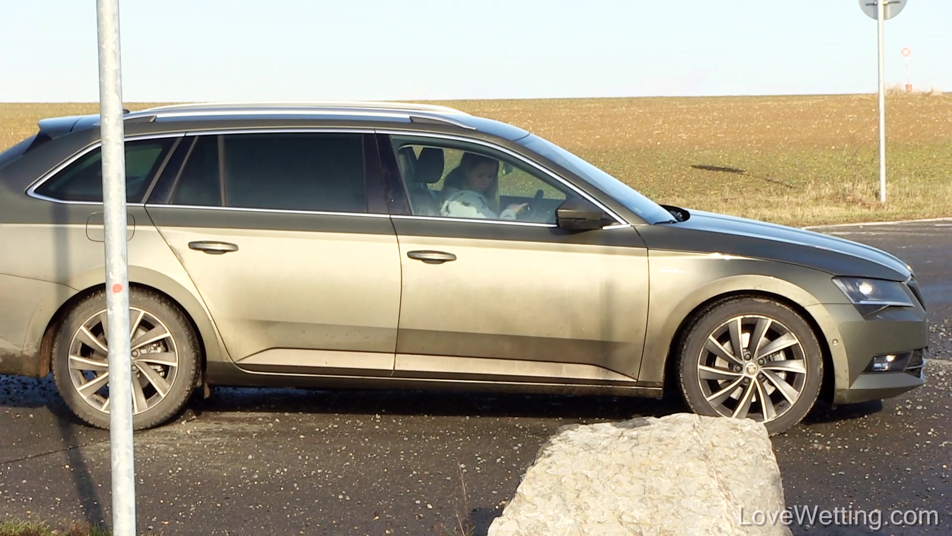 Violeta - Pissing scene