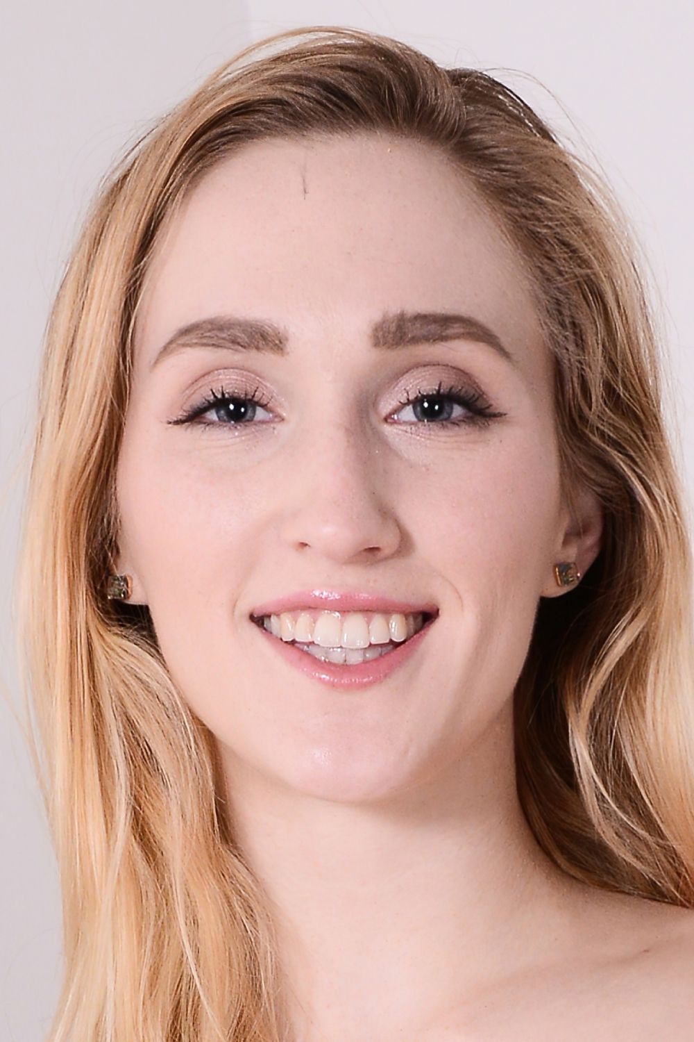 Victoria Gracen Hussie Pass