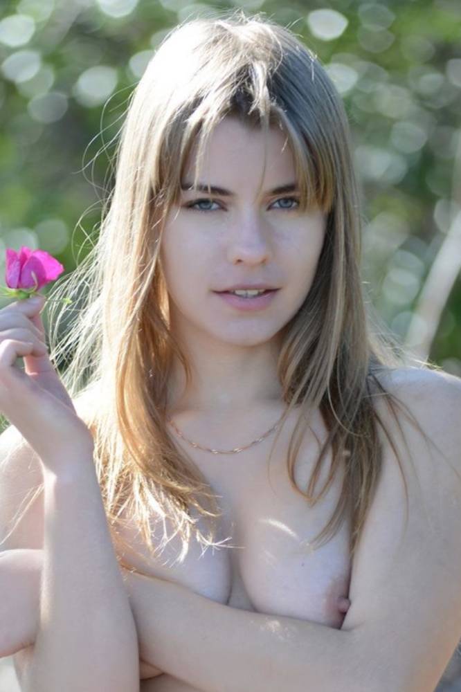 Lalovv A Stunning 18