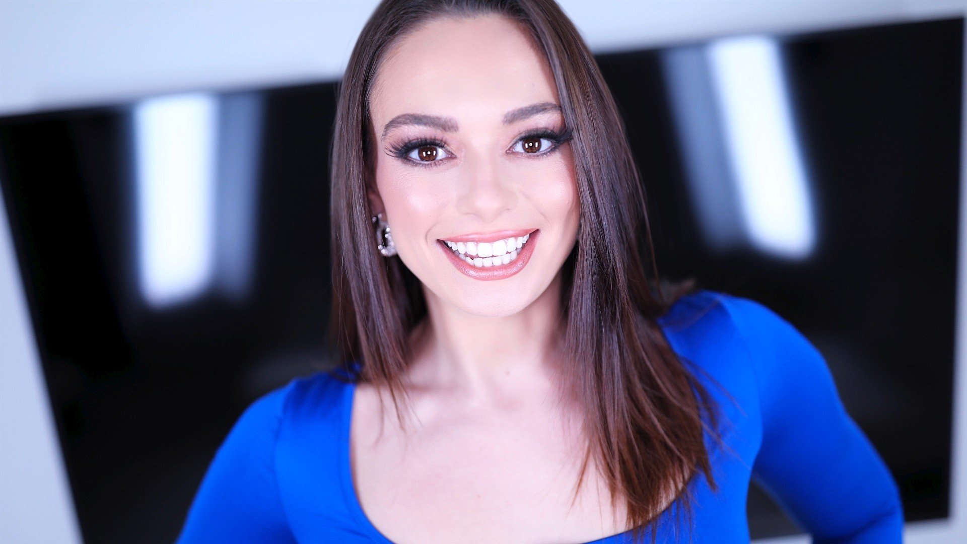 Amateur Allure Welcomes Sophia Burns, Gorgeous Brunette Gives a Blowjob, Gets Fucked and Swallows