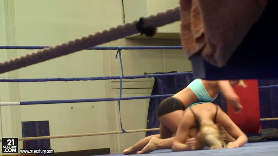 NudeFightClub backstage with Kathia Nobili & Brandy Smile