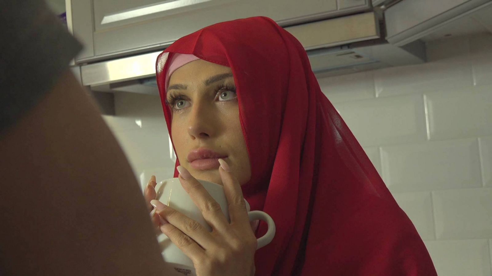 Sexy muslim girl spreads for cash