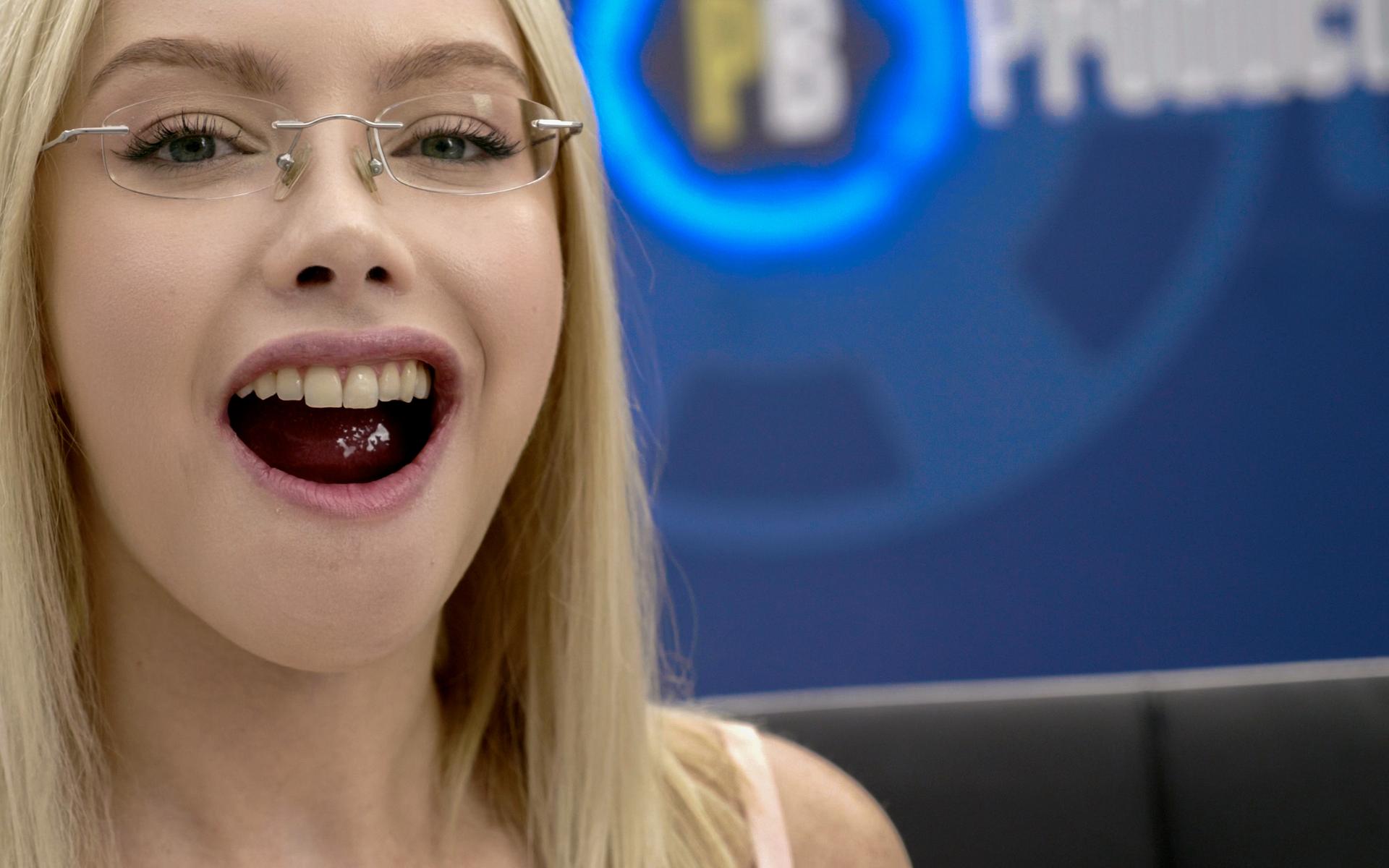 Vivian Lola #3 - Interview before Bukkake