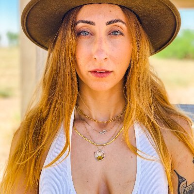 Photo HD Zoe by the River - 5