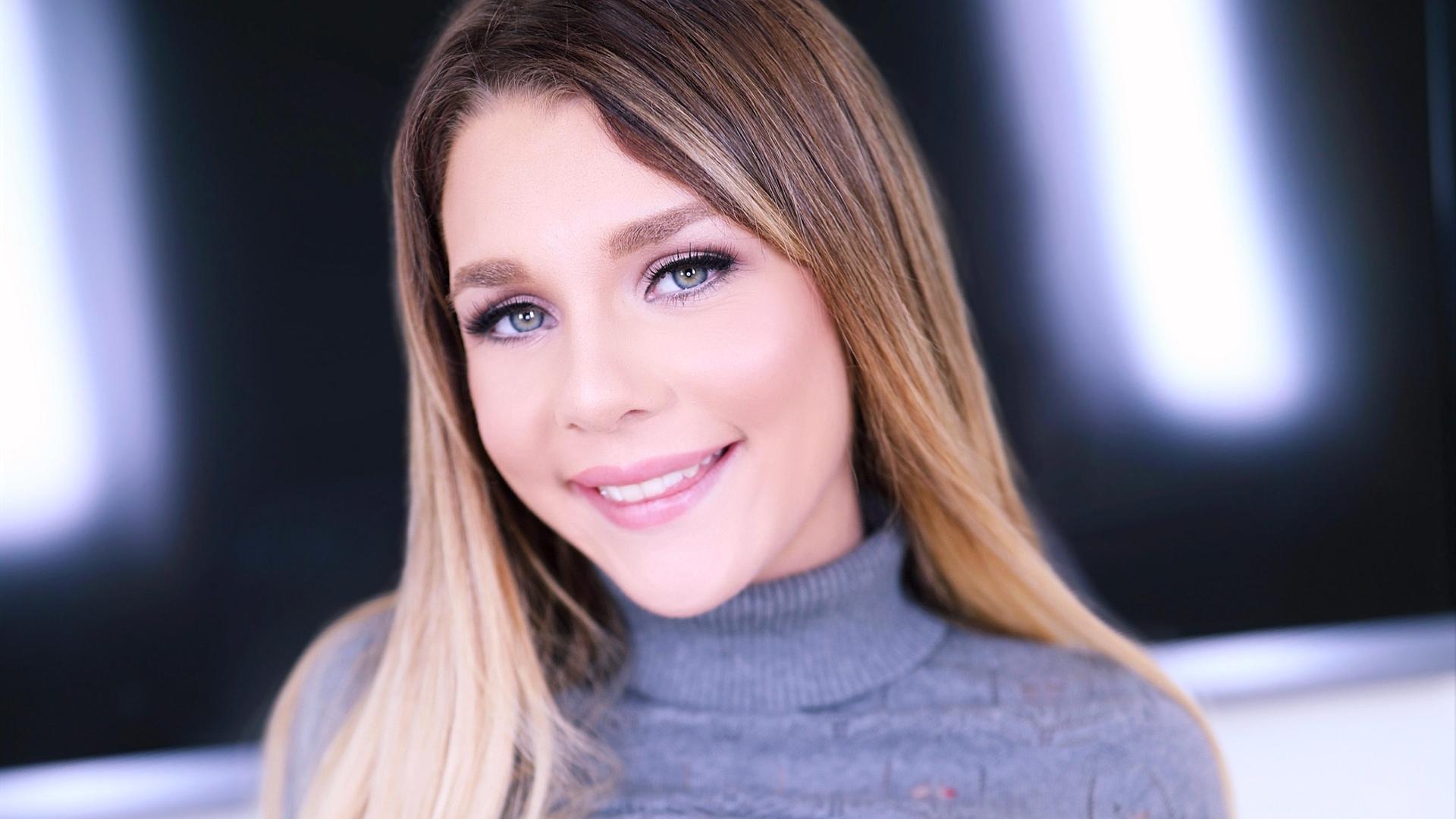 Amateur Allure Features Gabbie Carter Returns For a Blowjob, Fuck and Swallow in 4K