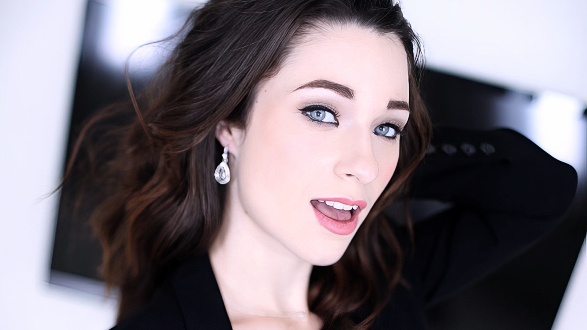 Amateur Allure Features Lacy Channing, Beautiful Spinner Returns for More Cock & Cum in 4K