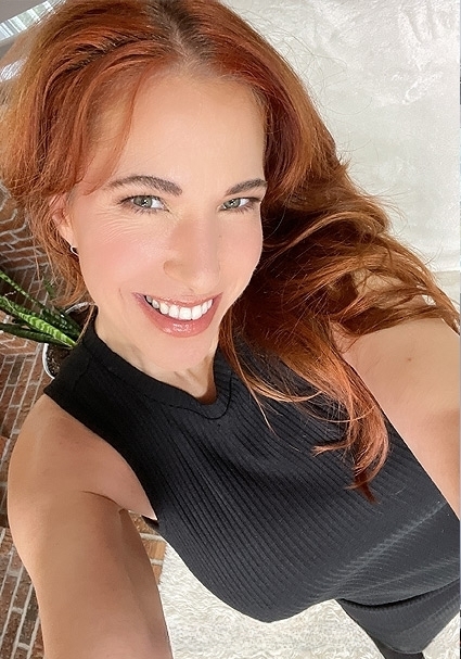 Miss Hornymiss Eve Facial