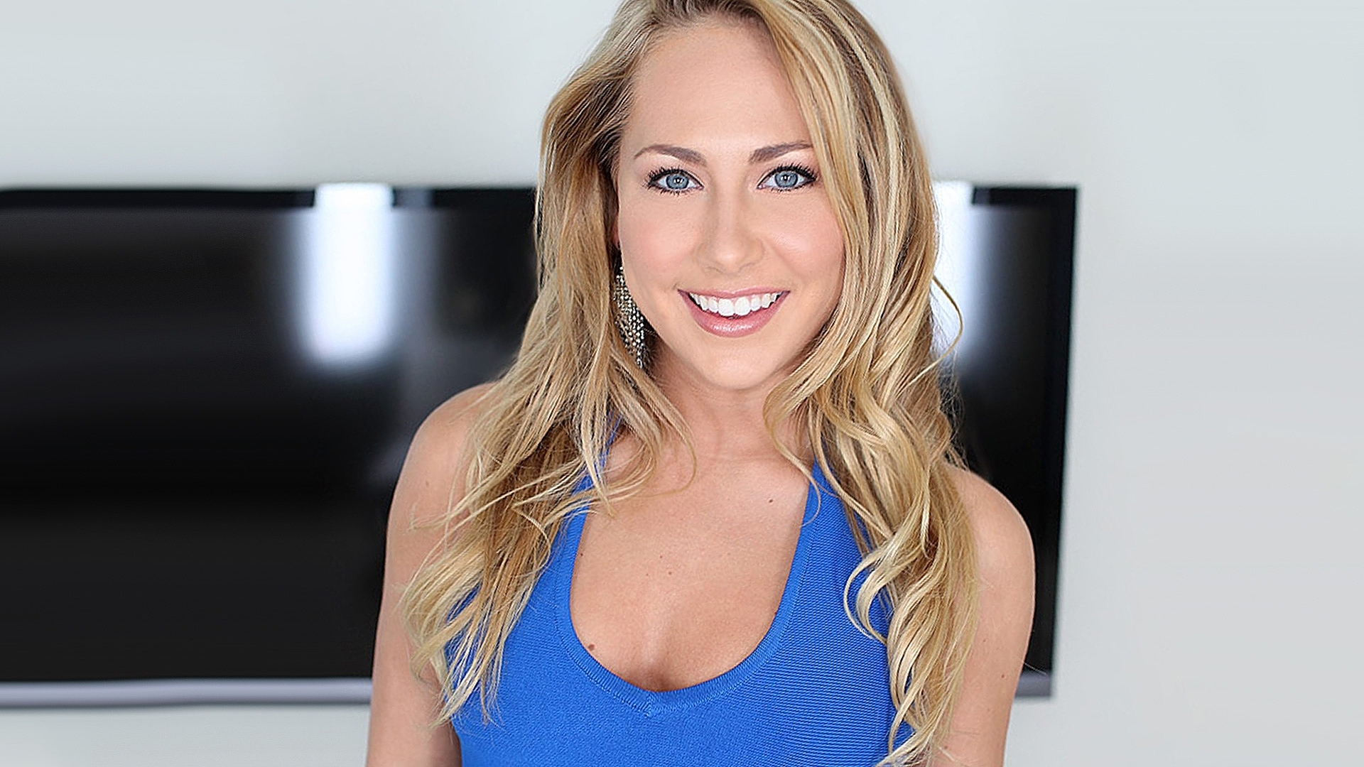 Carter Cruise, Sexy Blonde Beauty Loves a Good Suck & Fuck Session