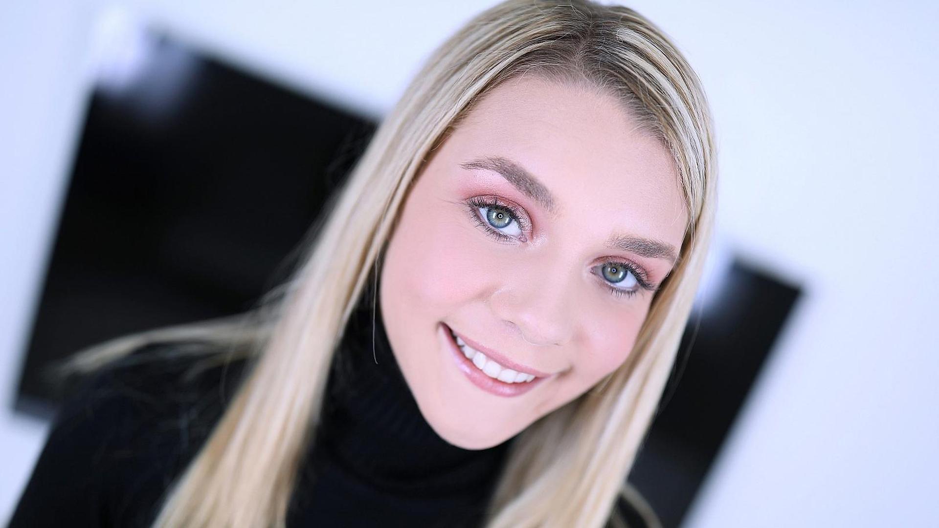 Amateur Allure Features Gabbie Carter Sucking Cock, Fucking and Swallowing