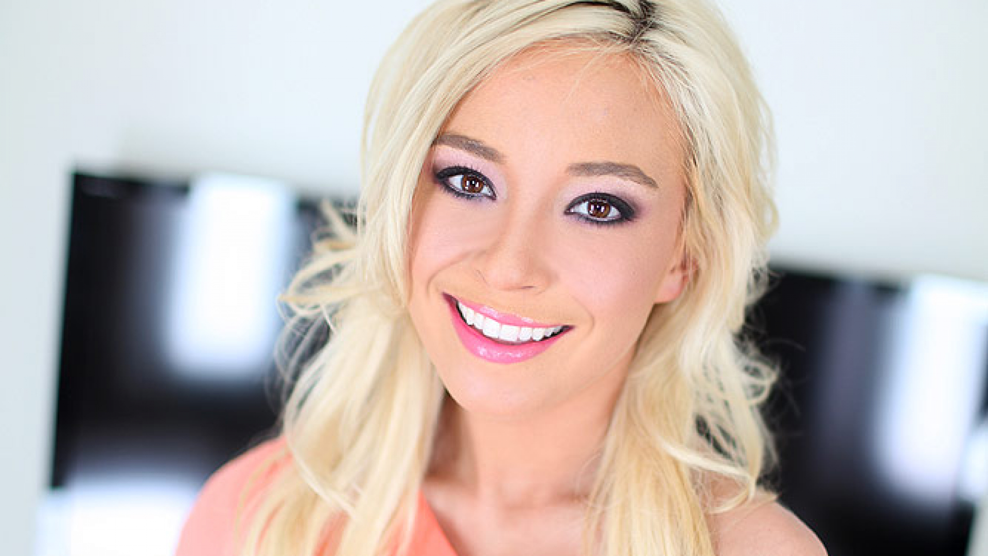 Kaylee Haze (aka Kaylie, Kaylee Hays) Skinny Blonde Sex Addict Swallows TWO Loads!