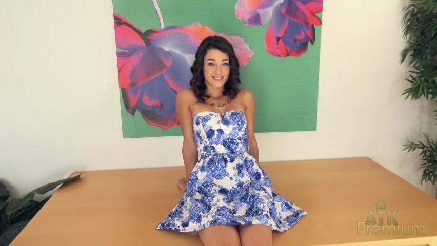 Lacey Channing loves a good dildo in her pussy