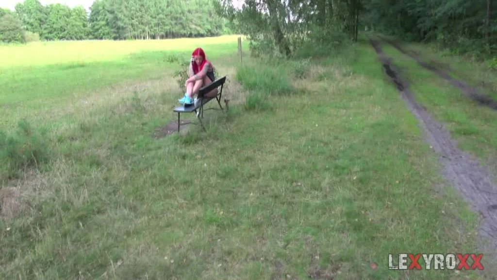 ICE-COLD FUCKED! Afterwards she got the photos directly on