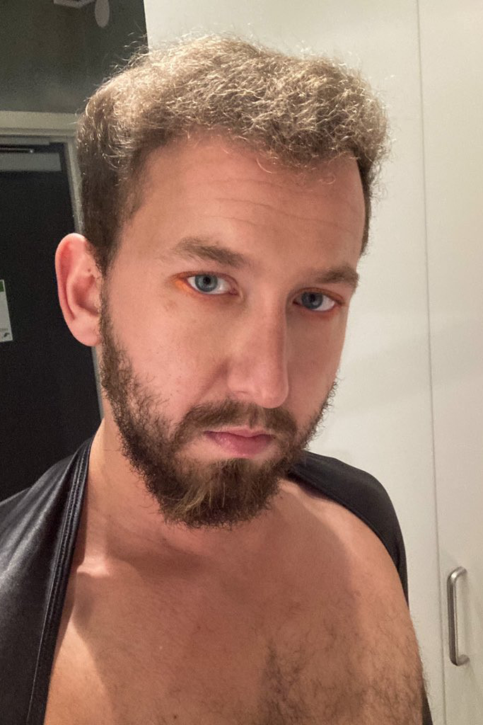 Hunter S Johnson Fessée