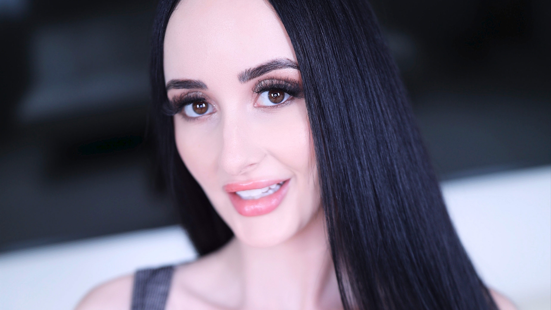 Amateur Allure Introduces Violet Voss, a Sexy Real Estate Agent Gives a Blowjob, Fucks and Swallows