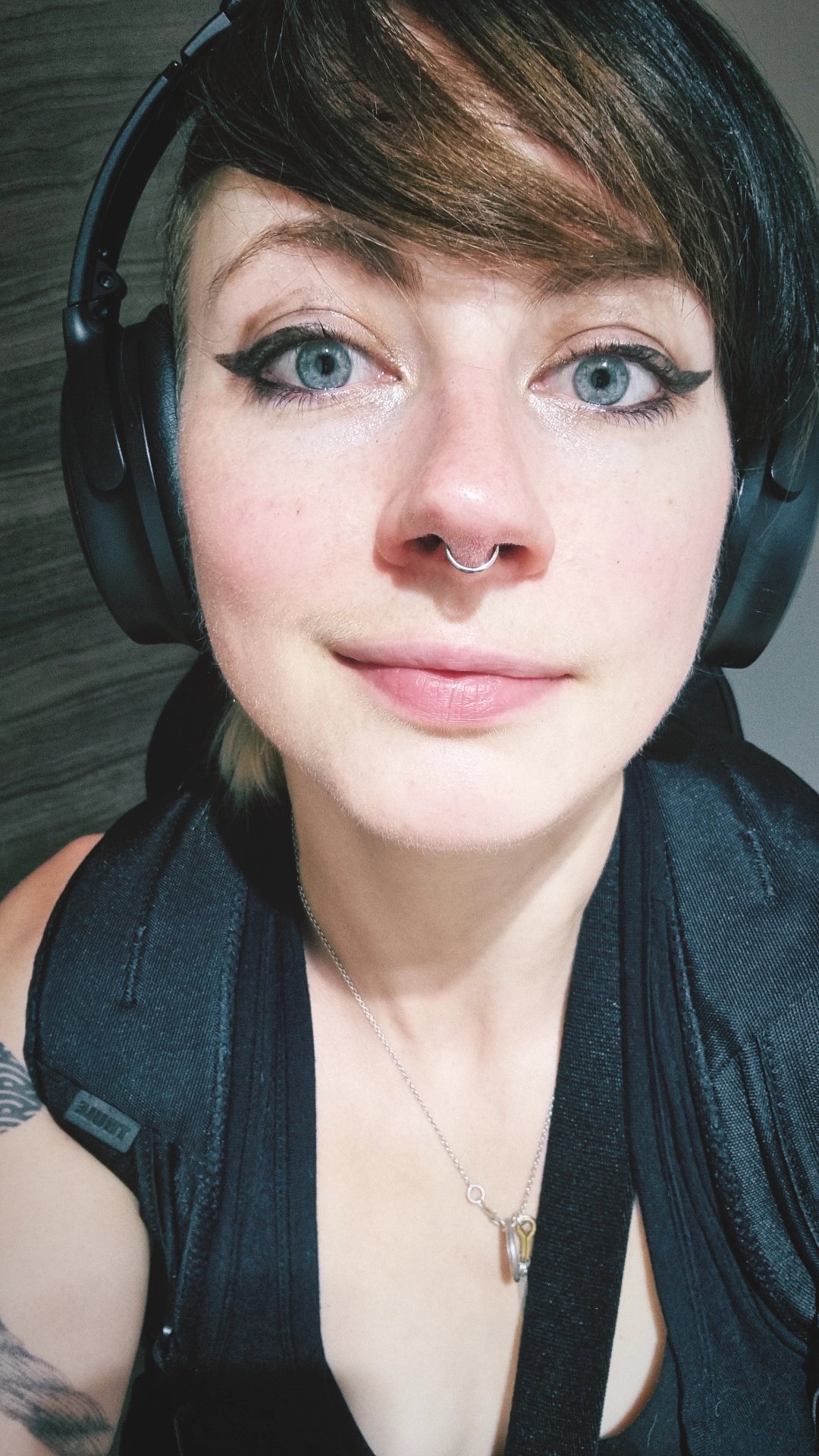 Photo HD Ash May - 2