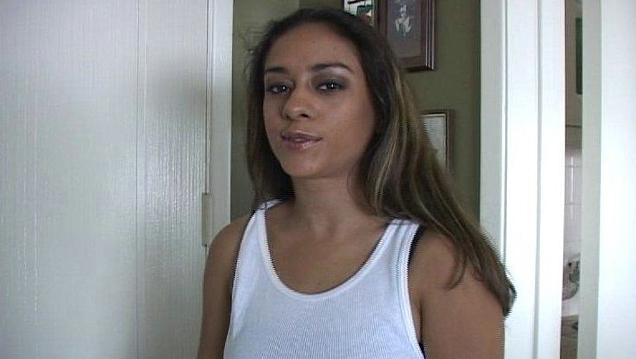 Estella Leon fucking in the bed with her natural tits