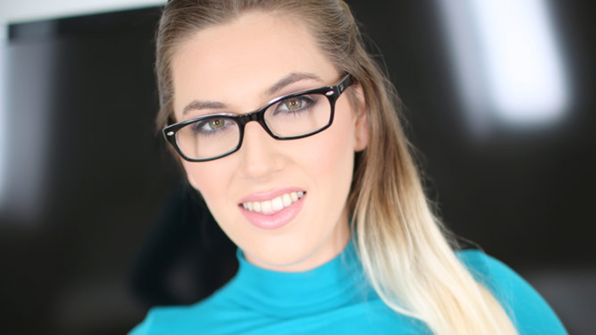 Niki Snow Services a Big Cock and Eats All the Cum