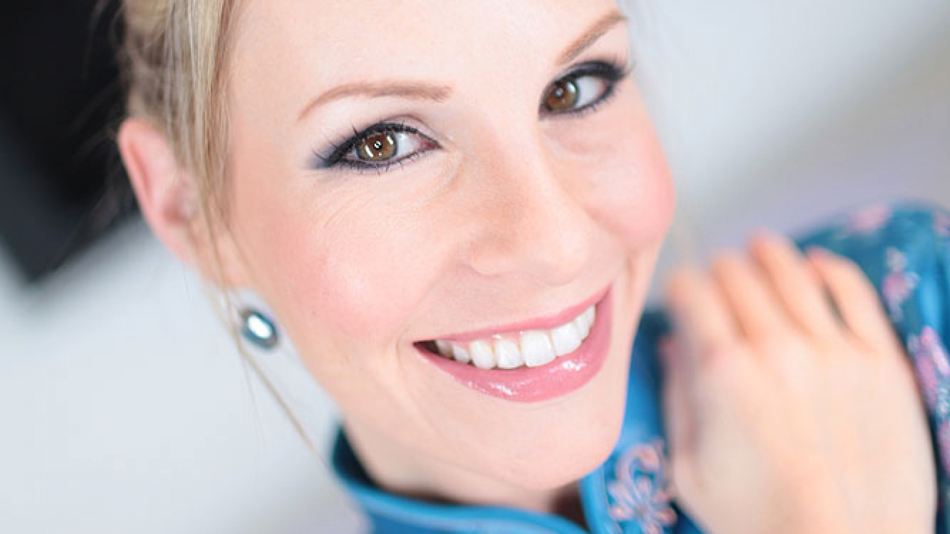 Aimee Addison Returns for a HOT, Sticky CUM Facial!