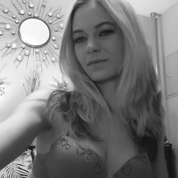 Photo HD Michelle Honeywell - 2