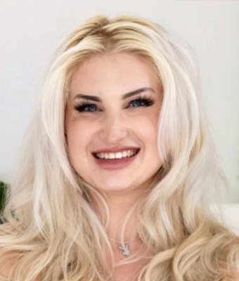 Lucy Alexander Fessée