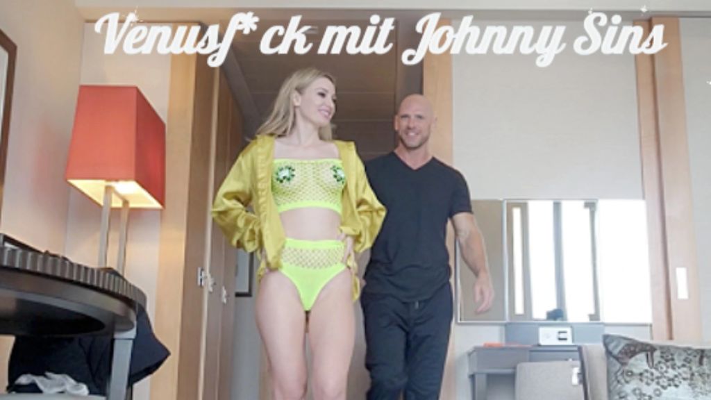 VENUSFUCK: Johnny Sins fucks my pussy and brings me to