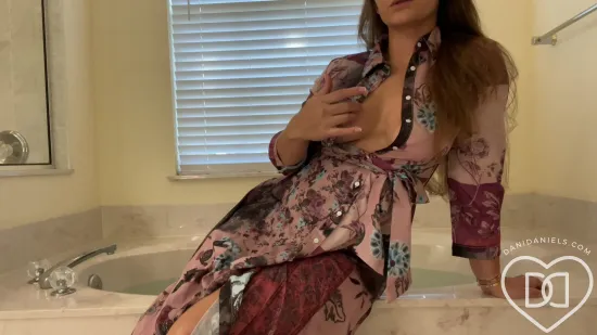 Tub Butt Plug and Squirt Love