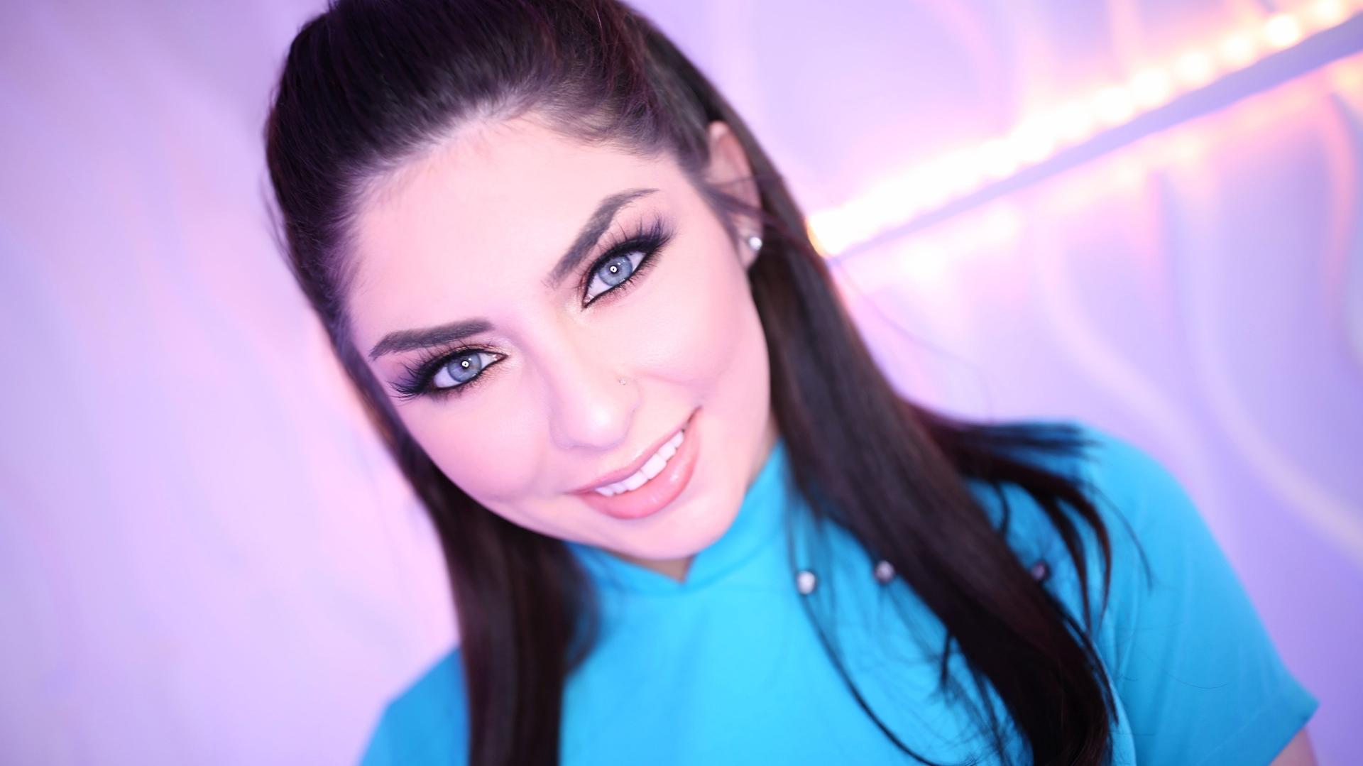 Keira Croft's Swallow Salon 4K - Finesse Edition
