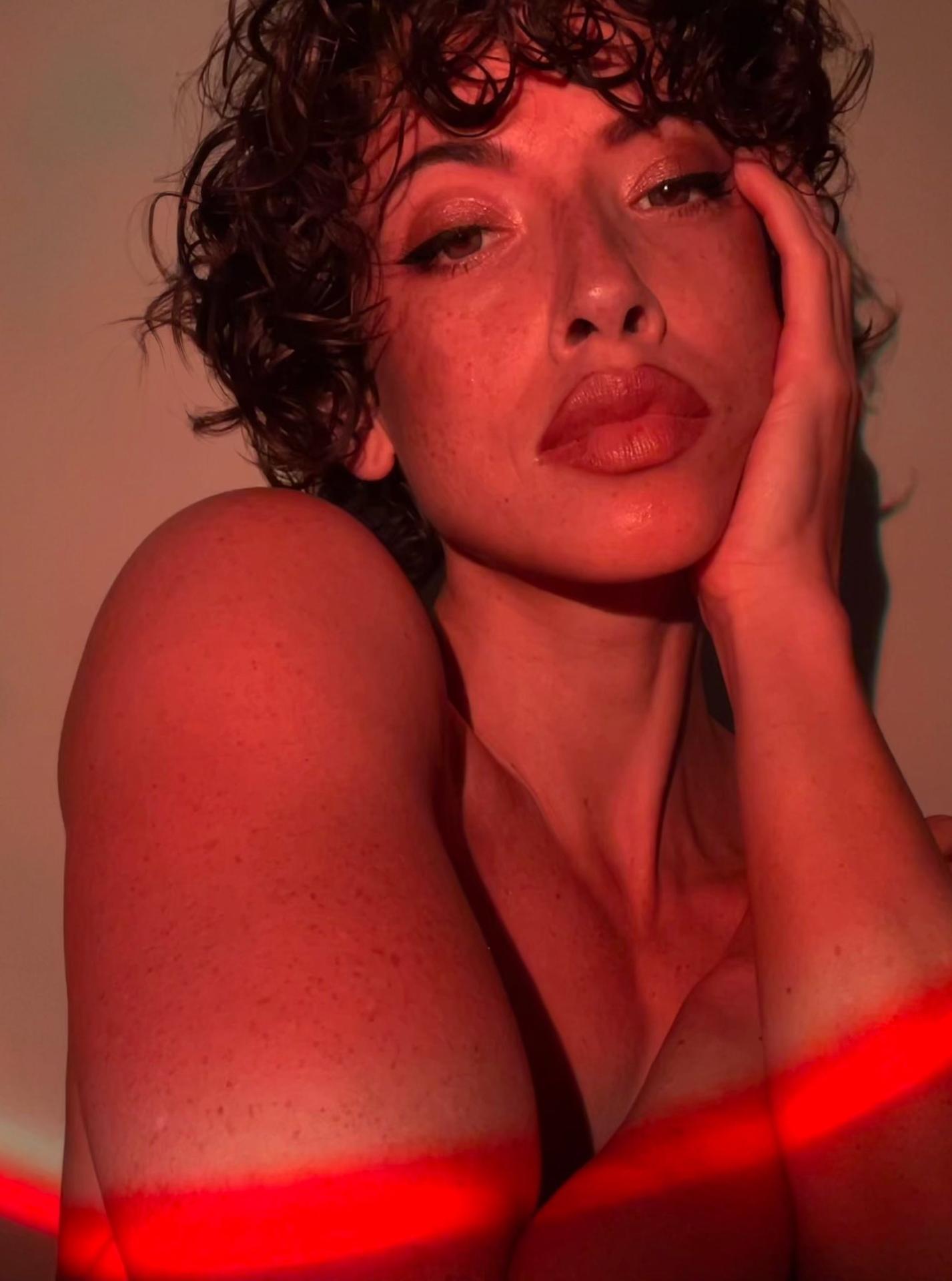 Clara Rene iStripper