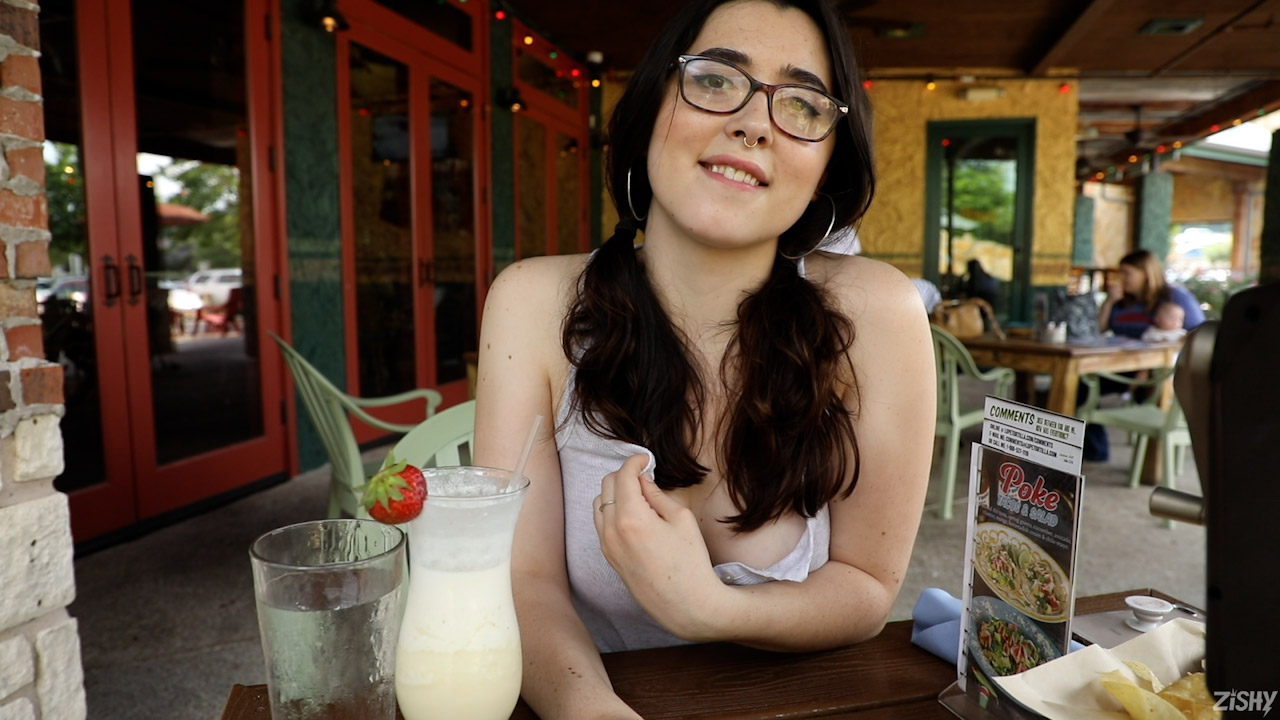 Ophelia Palentine Found Hair In Food
