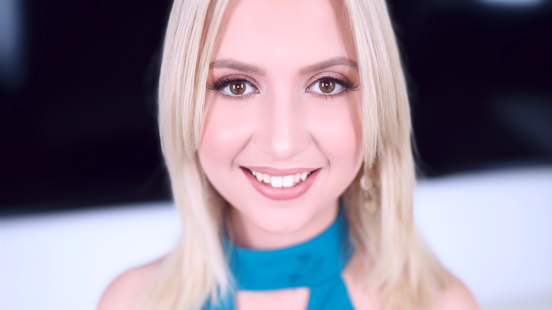 Amateur Allure Introduces Daisy Bean, a Veterinary Assistant that "Loves to Please" and Swallow