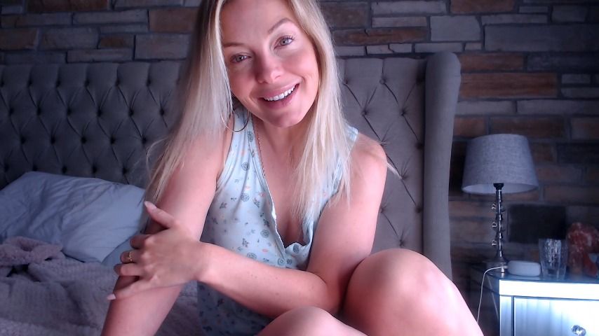 Mom experiments with son on fisting