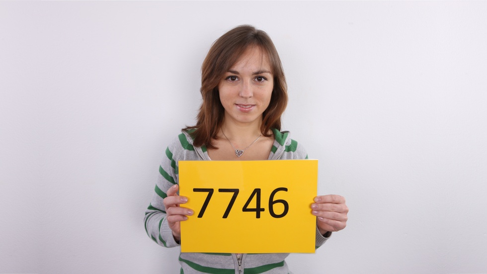 Julie (7746)