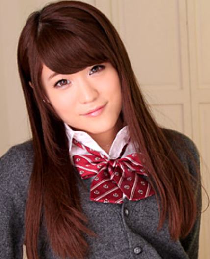 Hina Makimura Gorge profonde