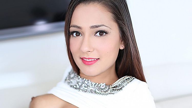 Jaye Summers POV, Sexy Brunette Beauty Sucks, Fucks and Swallows TWO Dicks