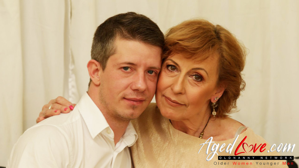 Sexy old lady fucks a tattoed guy