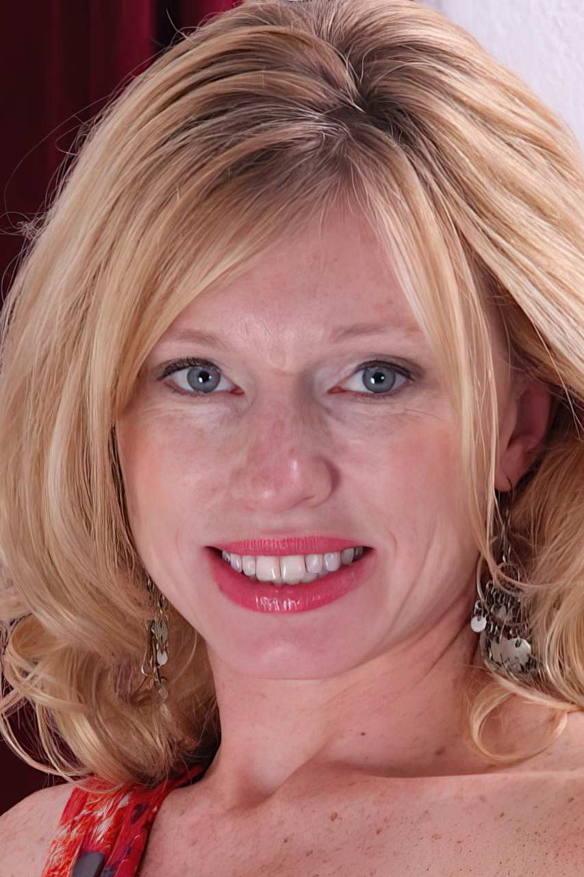 Holly Jones Masturbation