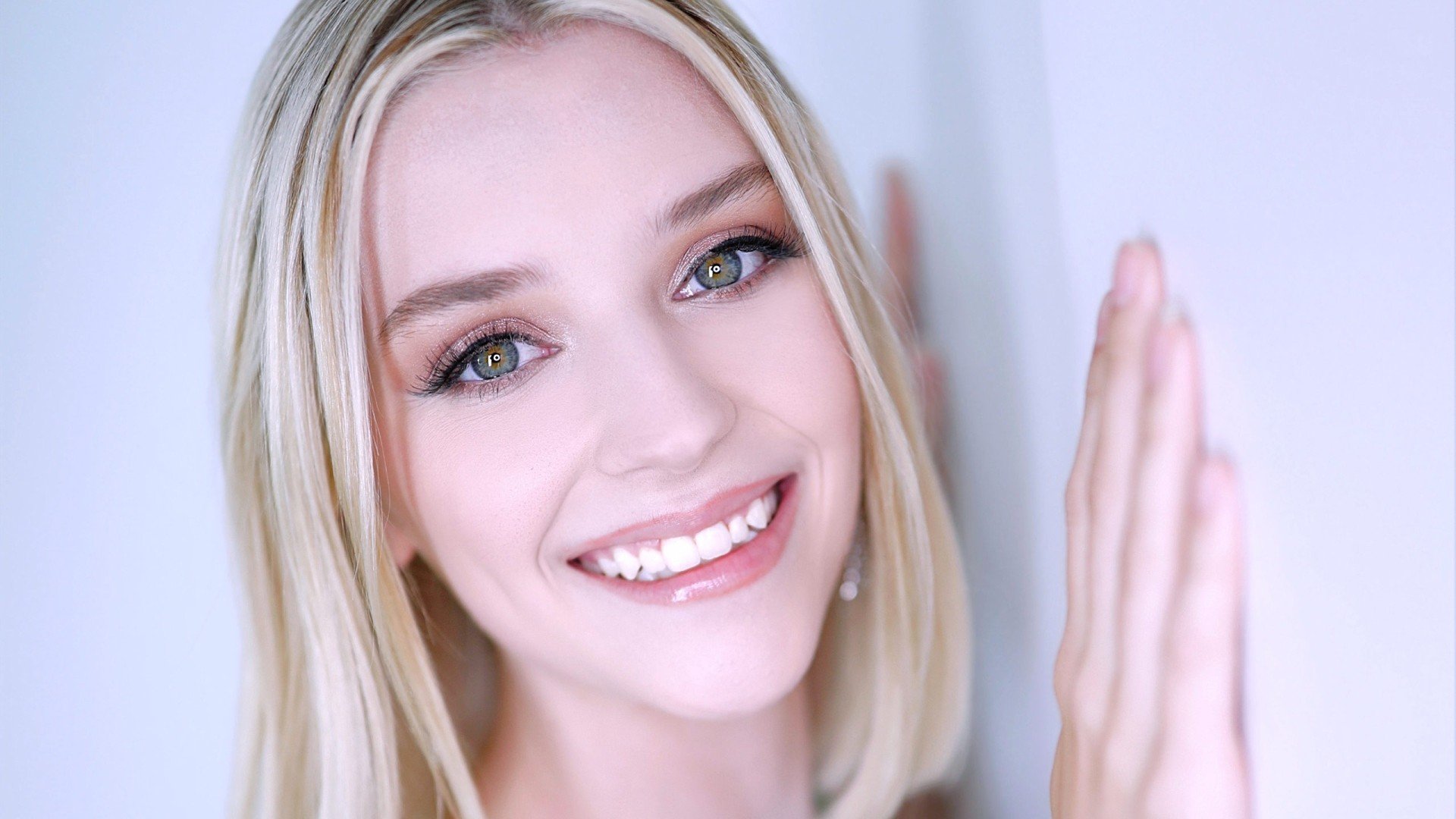 Amateur Allure Welcomes Maria Anjel, a Cute Retail Associate that Gives All the Extras