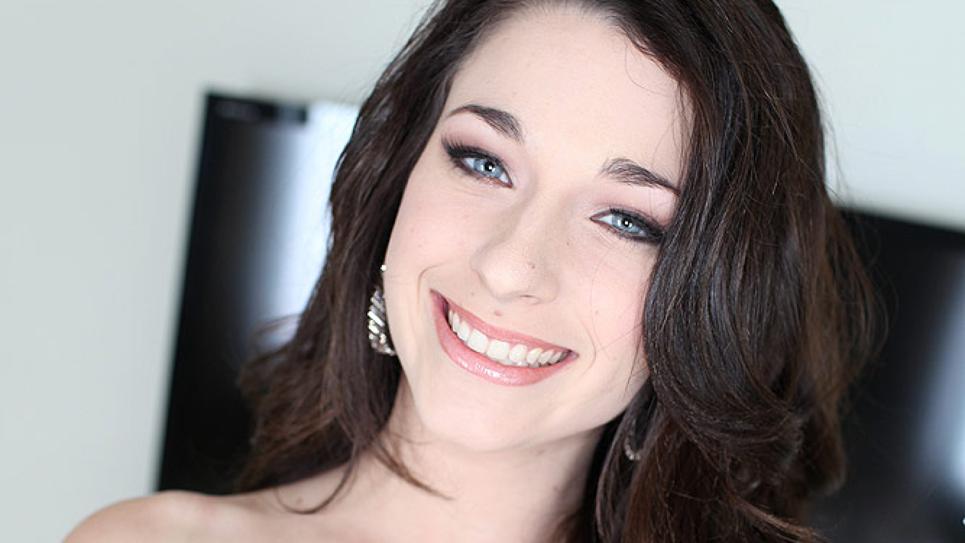 Lacy Channing (aka Jayde Symz, Britney Blue) Pretty Teen Swallows TWICE for Valentine's Day