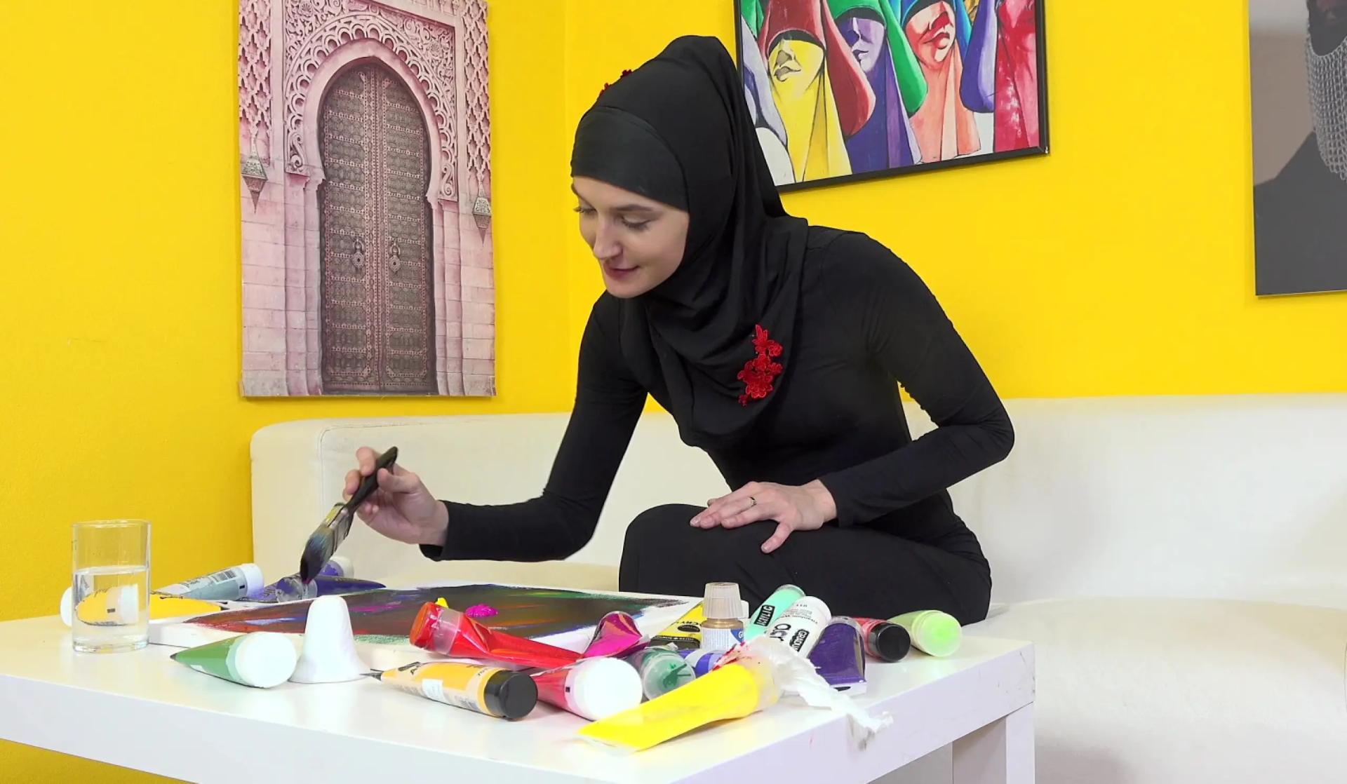 Sexy babe in hijab swapped a brush for a dick